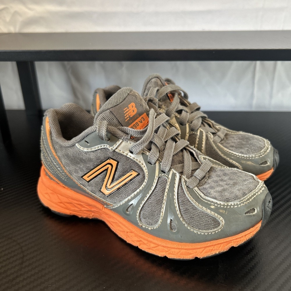 New Balance 890 V3 Boys Grade School‎ Running Shoes Size 11 Youth EUR 28.5
